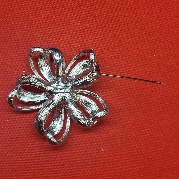 Monet  Silver Tone Clear Rhinestone Bow Flower Brooch Looped Ribbon Pin - Picture 6 of 9